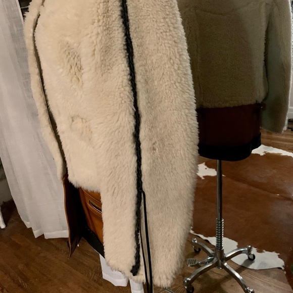 Absolutely stunning Coach 1941 Runway Shearling and leather coat! 😍 - Picture 11 of 13